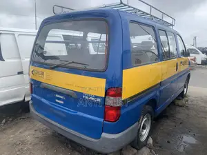 Toyota HiAce 2005 Blue