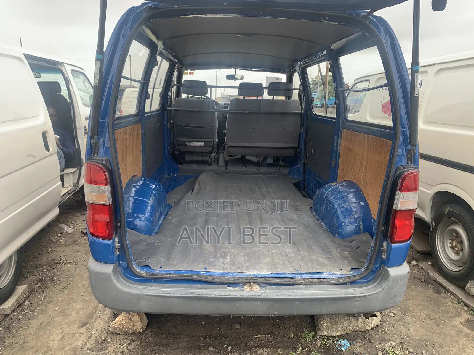 Toyota HiAce 2005 Blue