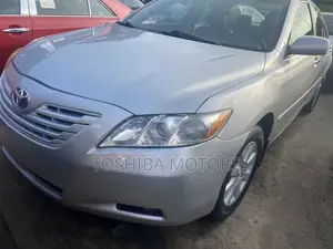 Toyota Camry XLE V6 4dr Sedan (3.5L 6cyl 6AM) 2009 Silver