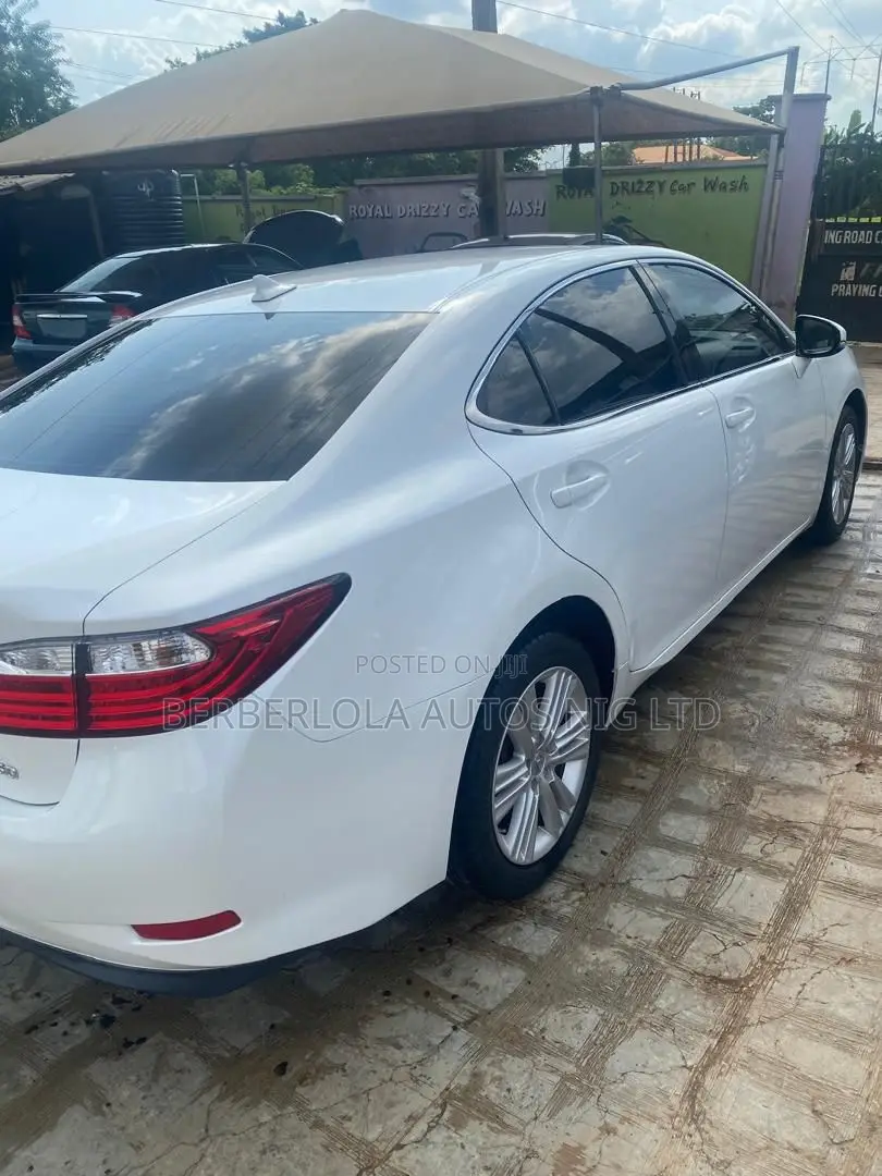 Lexus ES 350 FWD 2013 White