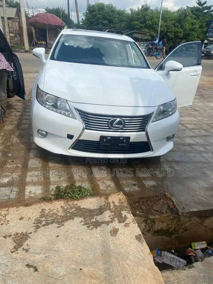 Lexus ES 350 FWD 2013 White