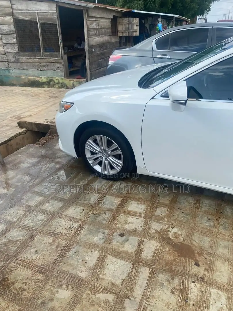 Lexus ES 350 FWD 2013 White