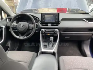 Toyota RAV4 2021 Blue