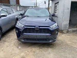 Toyota RAV4 2021 Blue