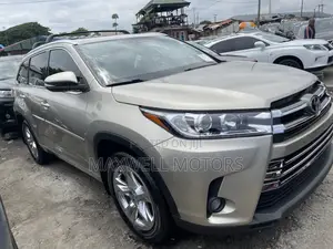 Toyota Highlander Limited V6 4x4 (3.5L 6cyl 6A) 2016 Gold