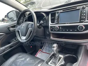 Toyota Highlander Limited V6 4x4 (3.5L 6cyl 6A) 2016 Gold