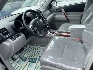 Toyota Highlander Limited 3.5l 4WD 2013 Purple