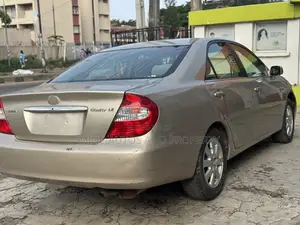 Toyota Camry LE 4dr Sedan (2.4L 4cyl 4A) 2004 Gold