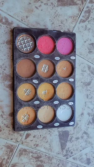 Photo - Makeup Powder Palette