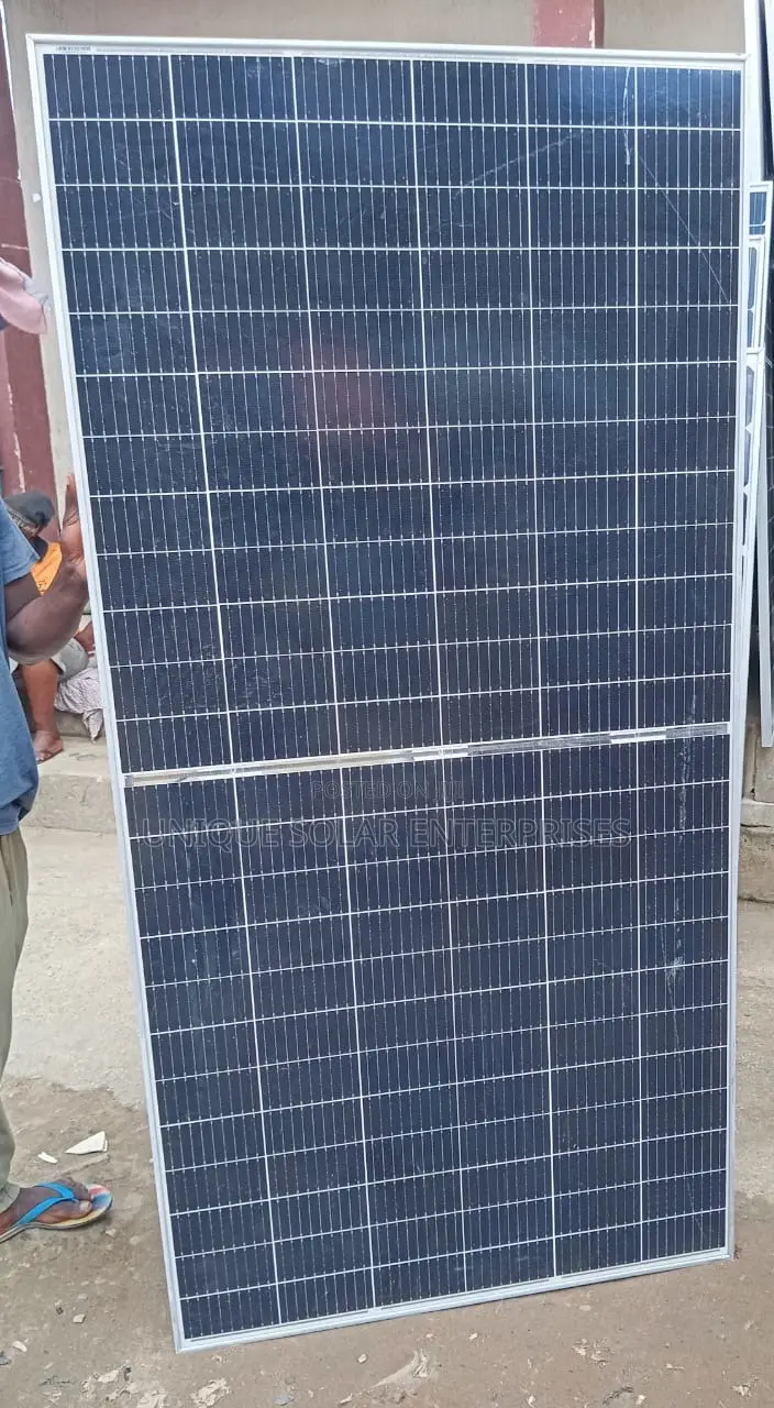 Canadian 650watts Half Cut Panel