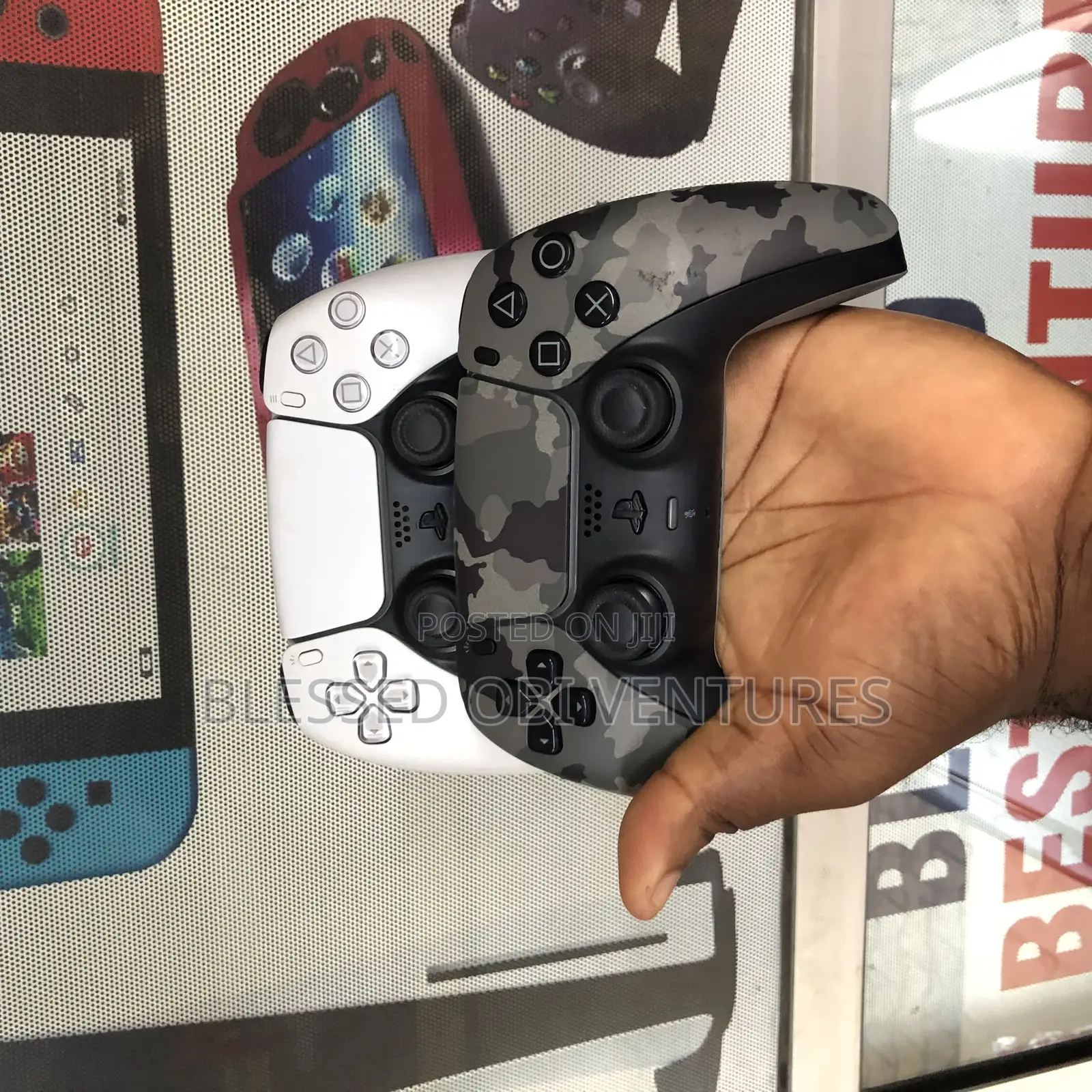 Playstation 5 Dualsense Controller.