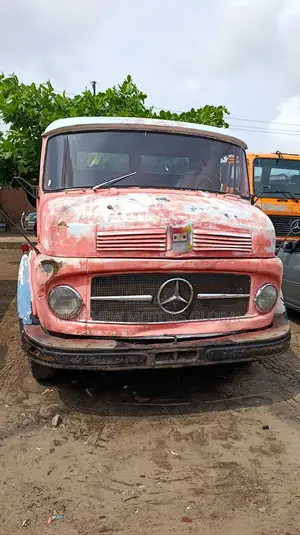 Foreign Used Mercedes Benz 911 Truck