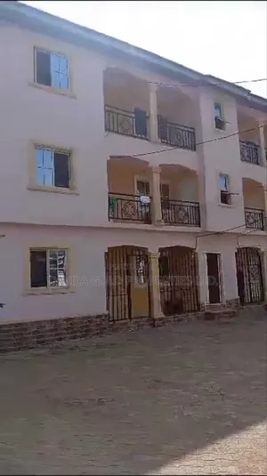 18bdrm Block of Flats in Benin City for sale