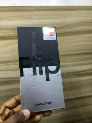 New Samsung Galaxy Z Flip4 256 GB Purple