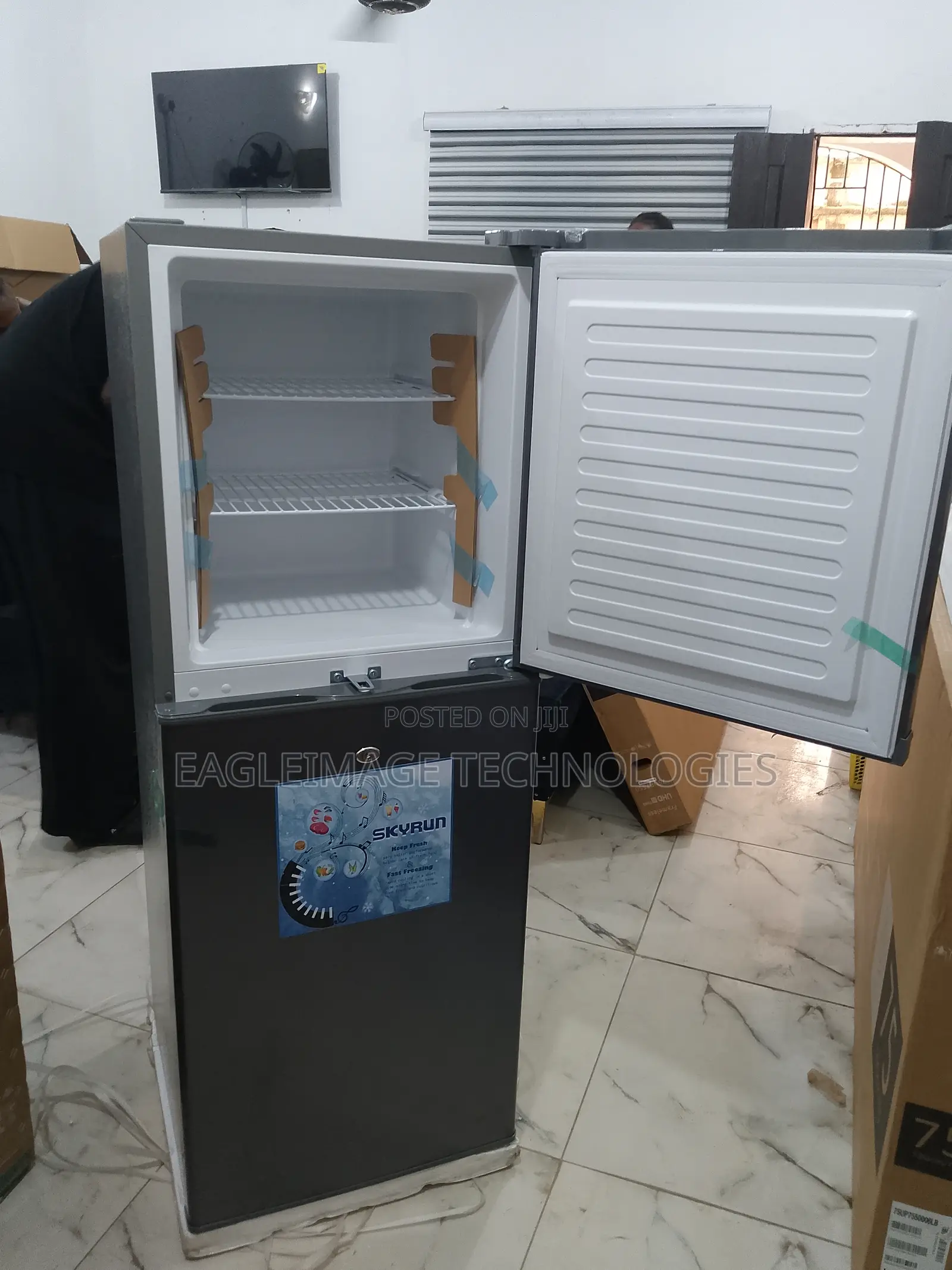 Divided Skyrun BCD-195hs – Half Freezer, Half Fridge