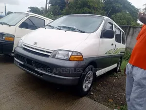 Toyota HiAce 2005 White
