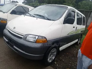 Toyota HiAce 2005 White