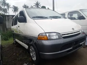 Toyota HiAce 2005 White