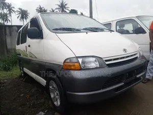 Toyota HiAce 2005 White
