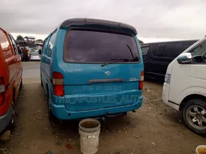 Toyota HiAce 2005 Blue
