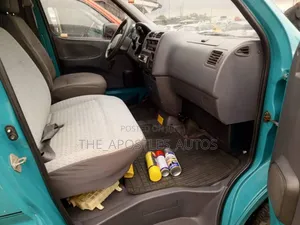 Toyota HiAce 2005 Blue