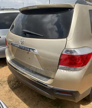 Toyota Highlander Limited 2012 Gold