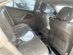 Toyota Camry XLE 4dr Sedan (2.5L 4cyl 6AM) 2010 Gold