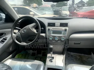 Toyota Camry LE 4dr Sedan (2.4L 4cyl 5A) 2009 White