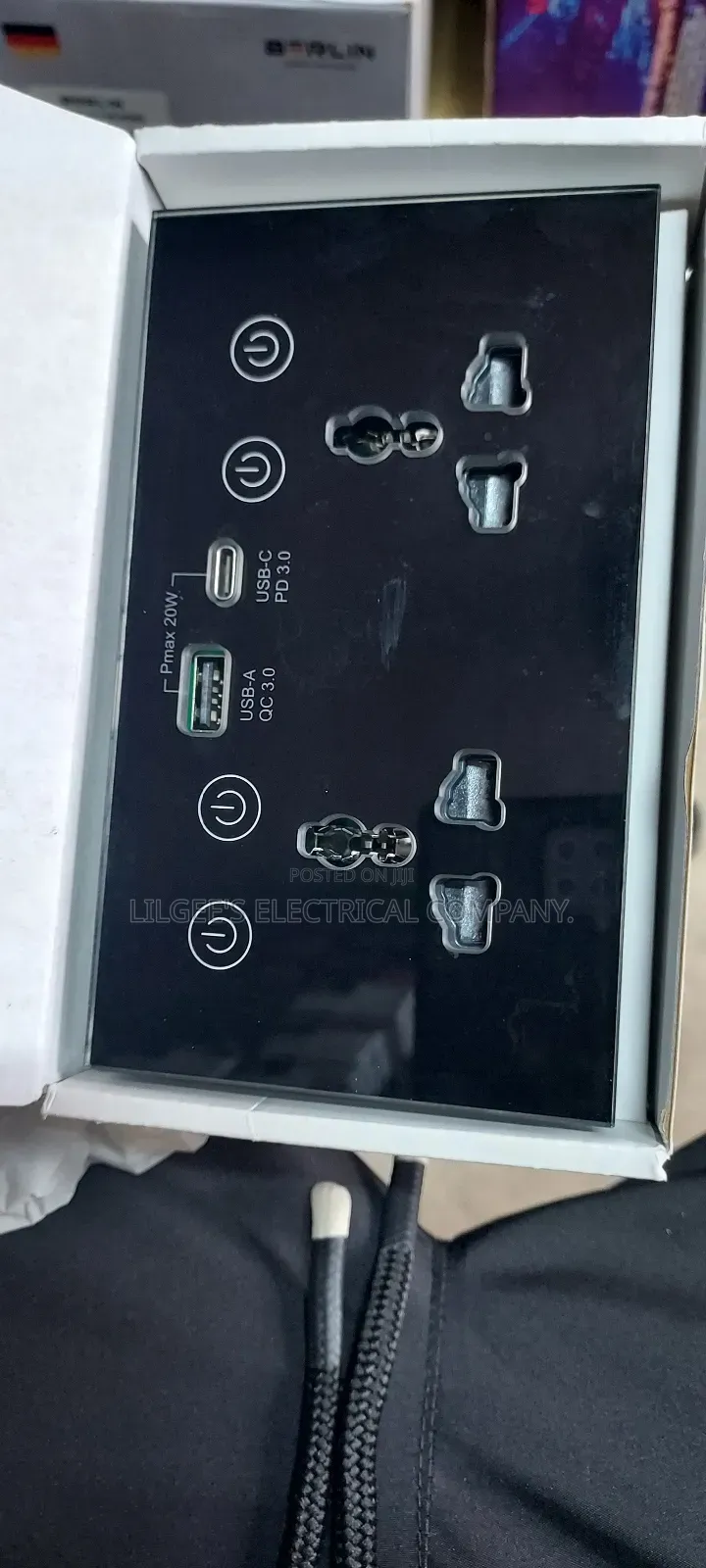 Smart Wifi Double Universal Socket With Usb and Type C