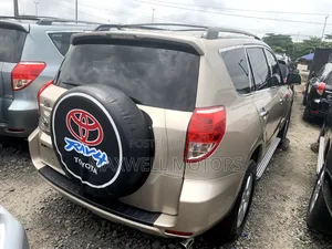 Toyota RAV4 Limited 2009 Gold