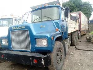 Mack Lr Blue 1998