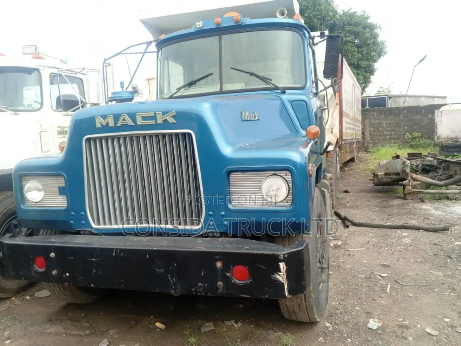 Mack Lr Blue 1998