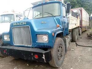 Mack Lr Blue 1998