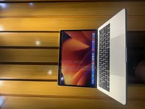 Laptop Apple MacBook Pro 2017 8GB Intel Core I5 SSD 512GB
