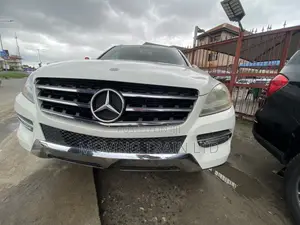 Mercedes-Benz M Class ML350 4dr SUV (3.5L 6cyl 7A) 2014 White