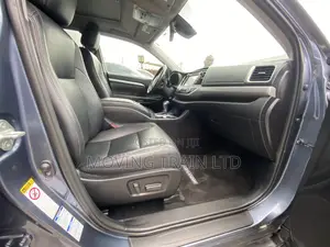 Toyota Highlander XLE 2019 Gray