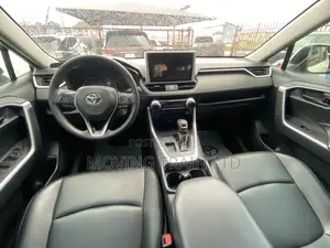 Toyota RAV4 2021 White