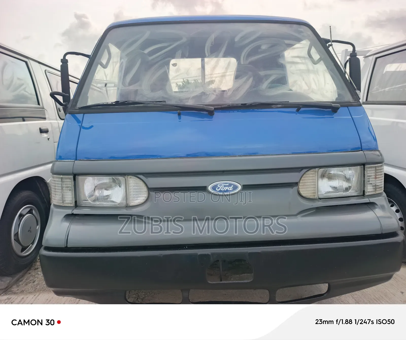 Ford Husky 2000 Blue