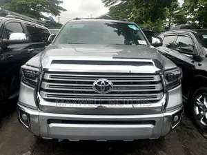 Toyota Sequoia Limited 4dr SUV (5.7L 8cyl 6A) 2015 Gray