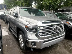 Toyota Sequoia Limited 4dr SUV (5.7L 8cyl 6A) 2015 Gray