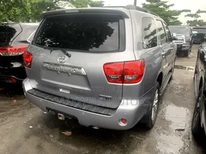 Toyota Sequoia Limited 4dr SUV (5.7L 8cyl 6A) 2015 Gray