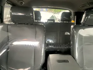 Toyota Sequoia Limited 4dr SUV (5.7L 8cyl 6A) 2015 Gray