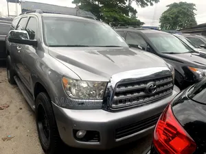 Toyota Sequoia Platinum 4dr SUV 4WD (5.7L 8cyl 6A) 2015 Gray
