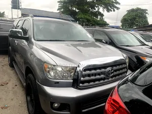 Toyota Sequoia Platinum 4dr SUV 4WD (5.7L 8cyl 6A) 2015 Gray