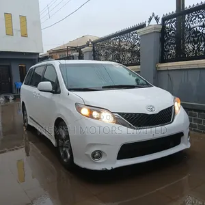 Toyota Sienna 2011 White