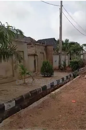 Furnished 4bdrm Penthouse in Federal Housing, Osogbo for sale