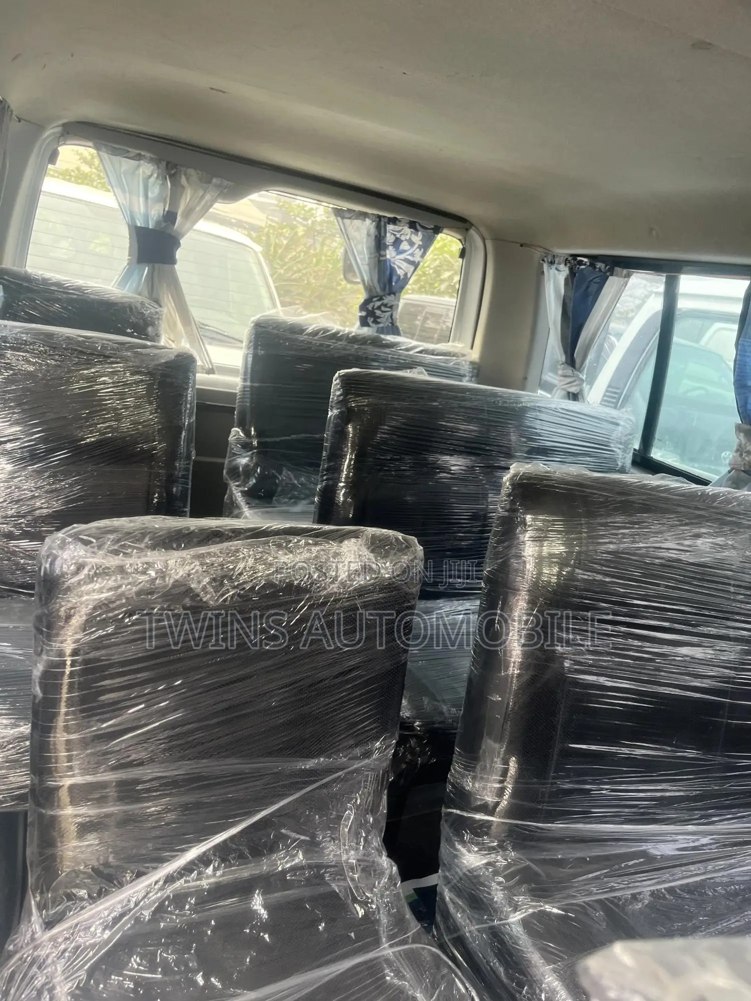 Toyota HiAce 2011 Silver