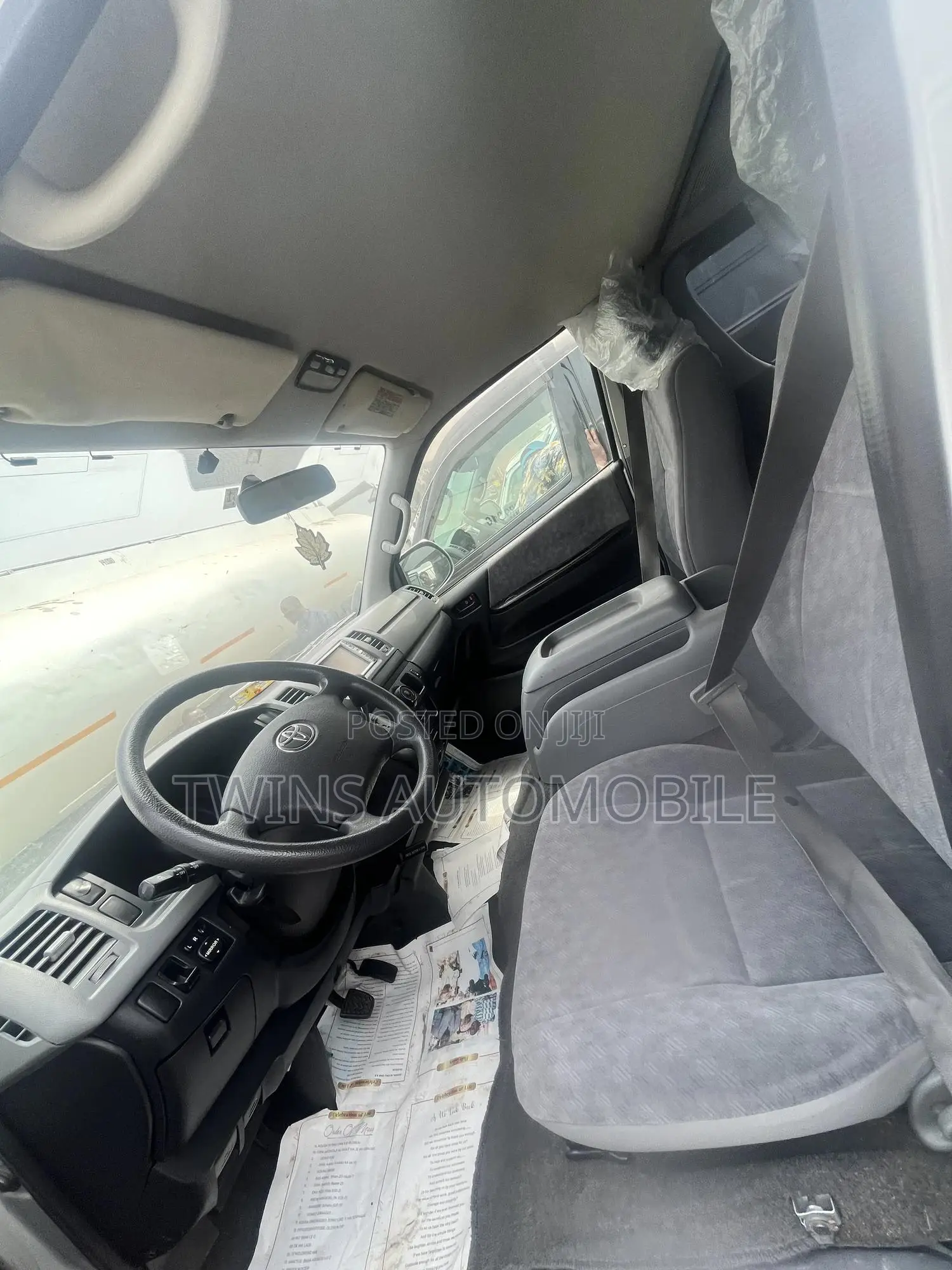Toyota HiAce 2011 Silver