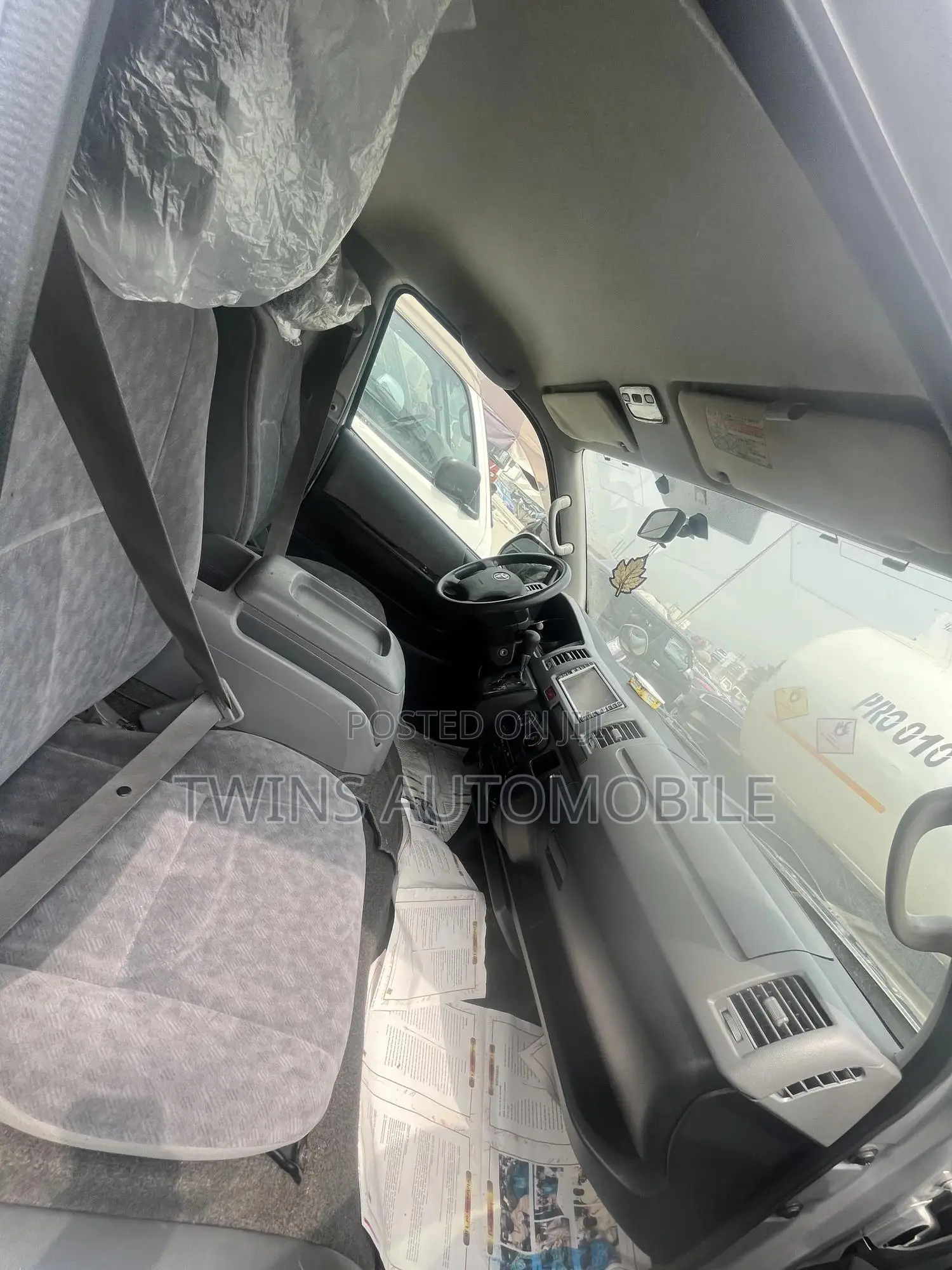 Toyota HiAce 2011 Silver