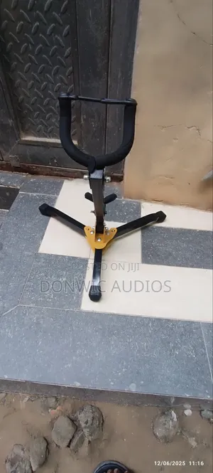 Photo - Saxophone Stand